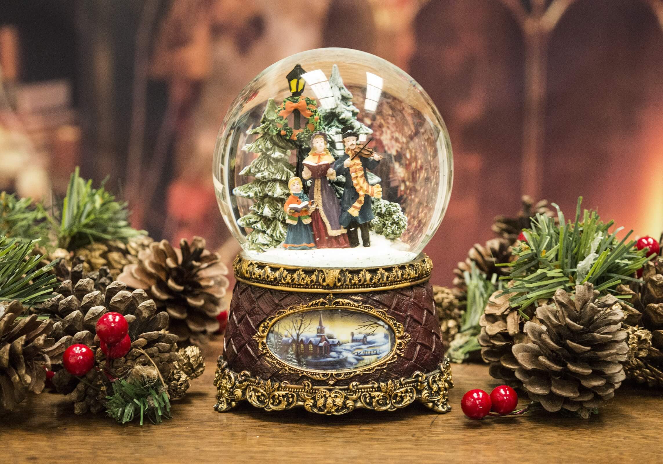 Christmas Snow Globes 1