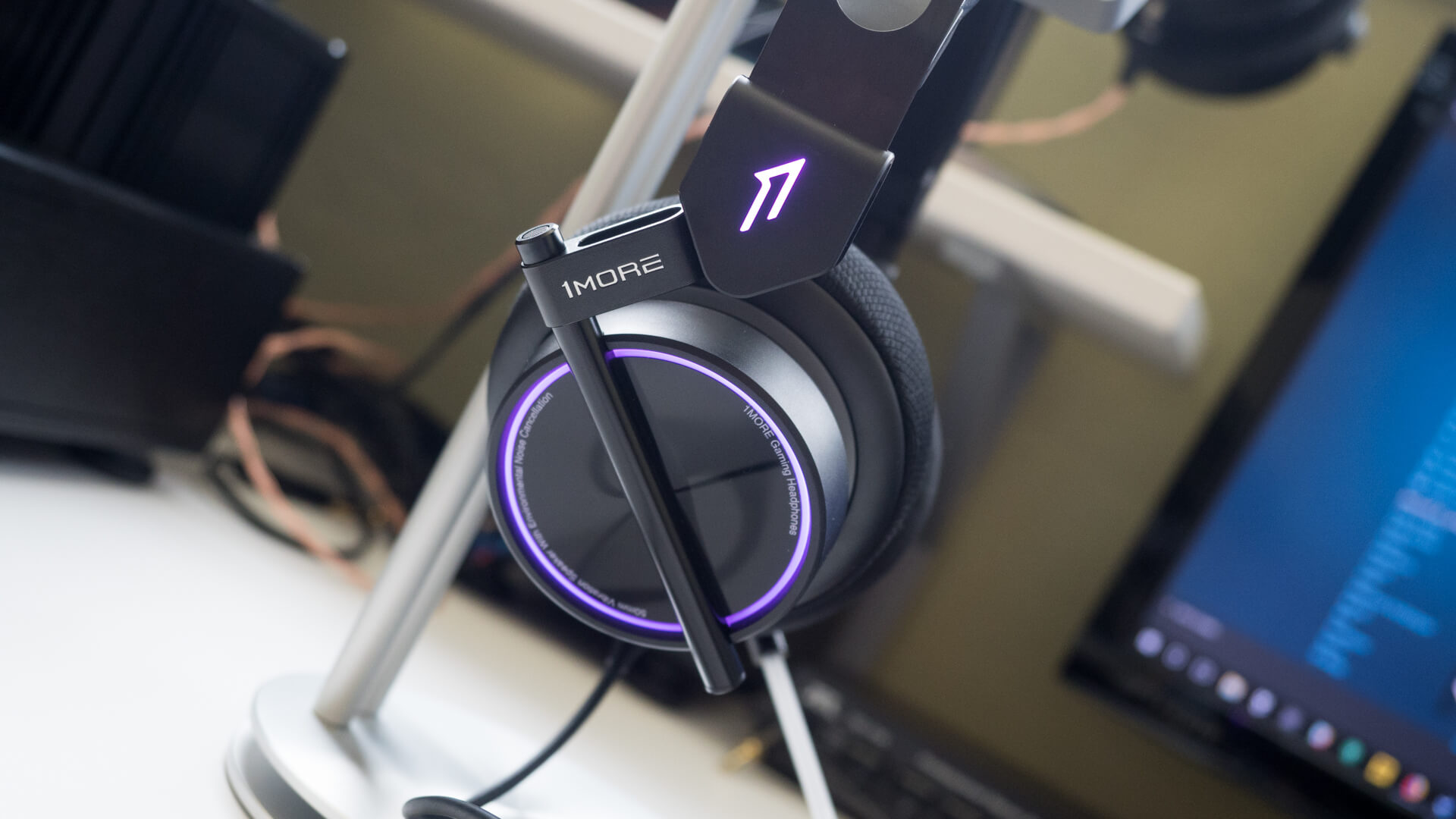Headphones 1MORE